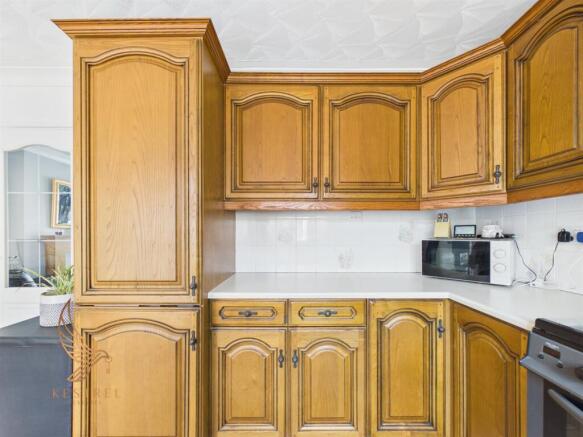 3 bed Semi-Detached for sale Image 11