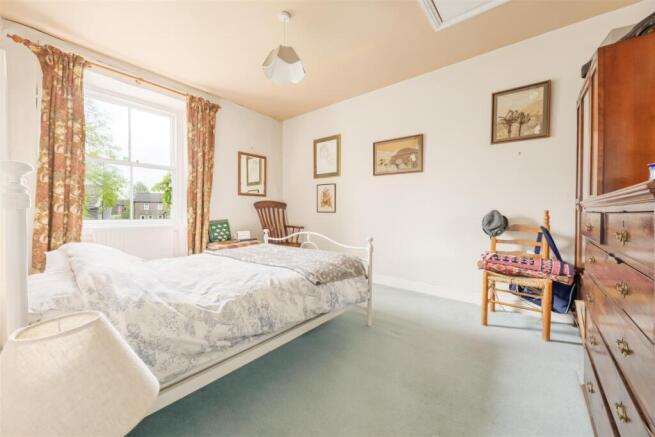 4 bed Detached for sale Image 12