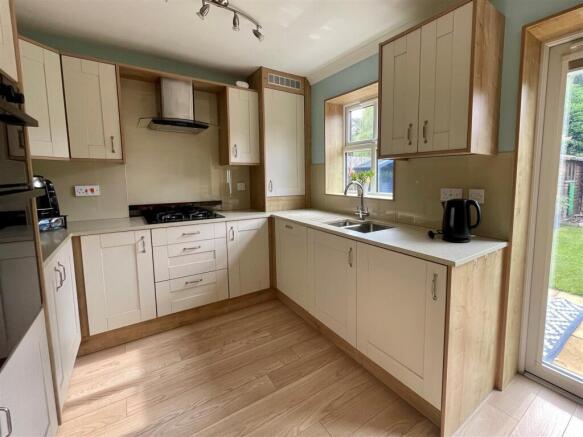 4 bed House for sale Image 5