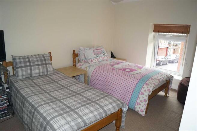 BEDROOM 1 (FRONT)