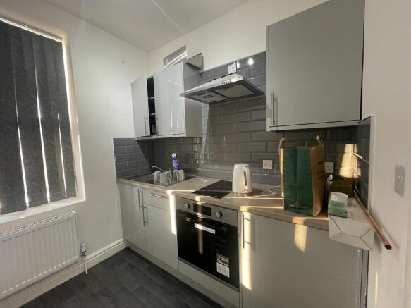 4 bed House to rent Image 7
