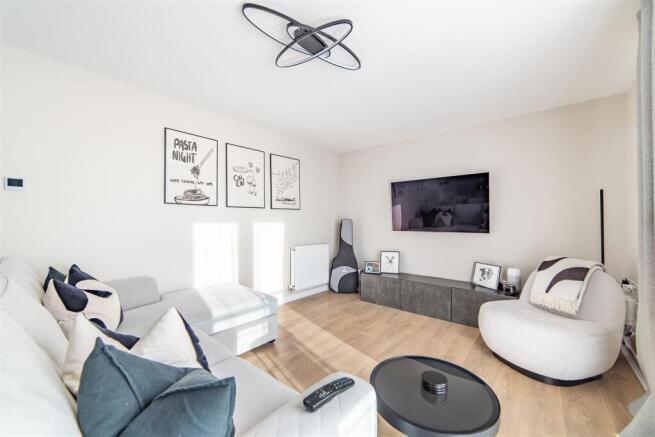 2 bed Apartment for sale Image 4