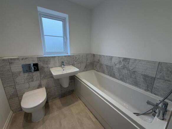 3 bed Semi-Detached to rent Image 9
