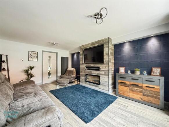 4 bed Detached for sale Image 4