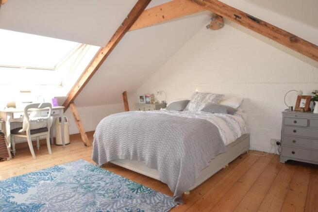 ATTIC ROOM/BEDROOM F
