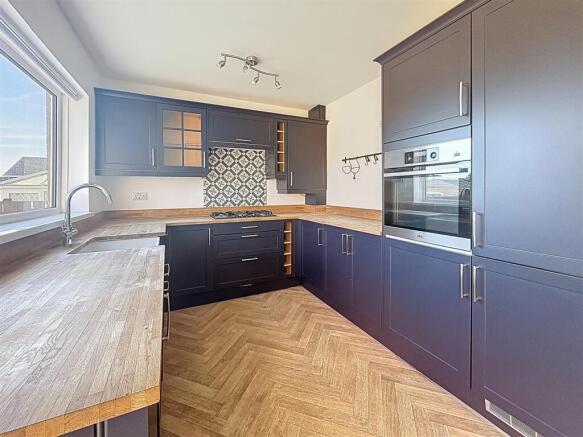3 bed House for sale Image 6
