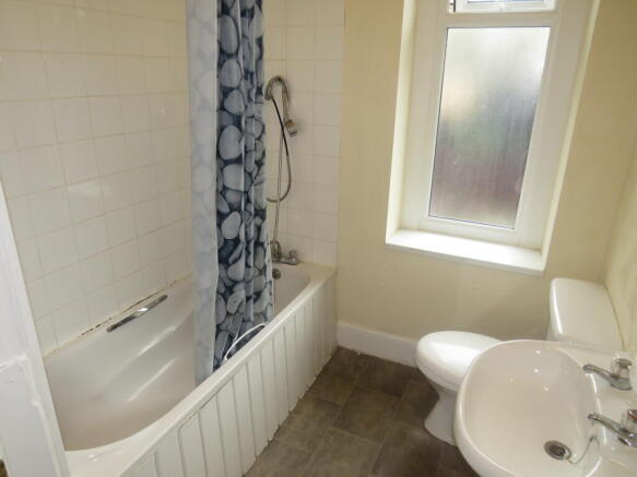 2 bed House to rent Image 4