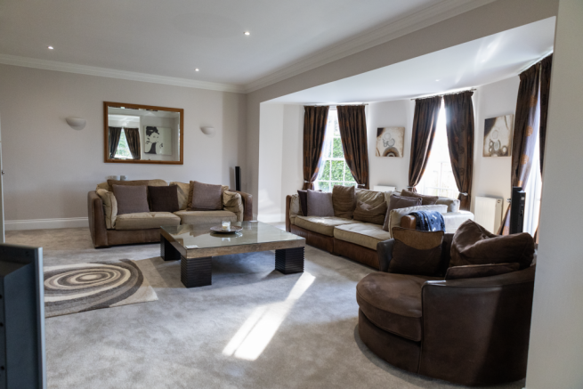 5 bed Detached for sale Image 7