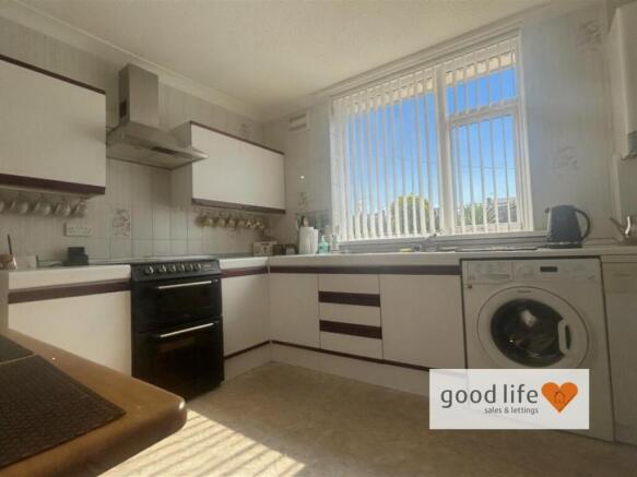 kitchen 217brierdene.jpg