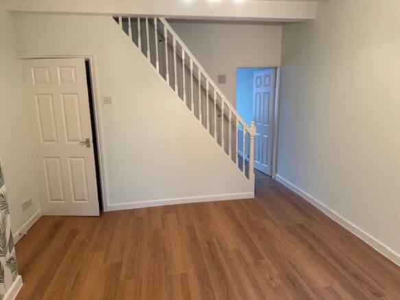 2 bed Terraced to rent Image 7
