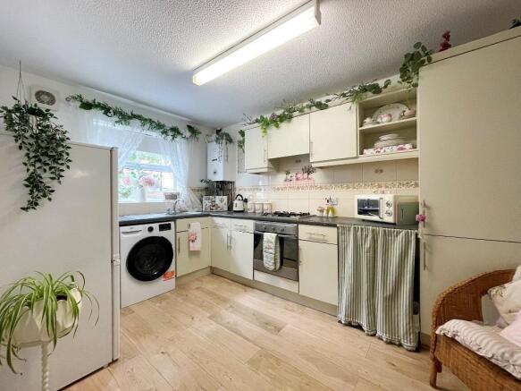 Kitchen (2).JPEG