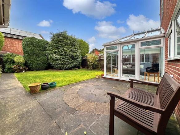 Private Enclosed Garden 863