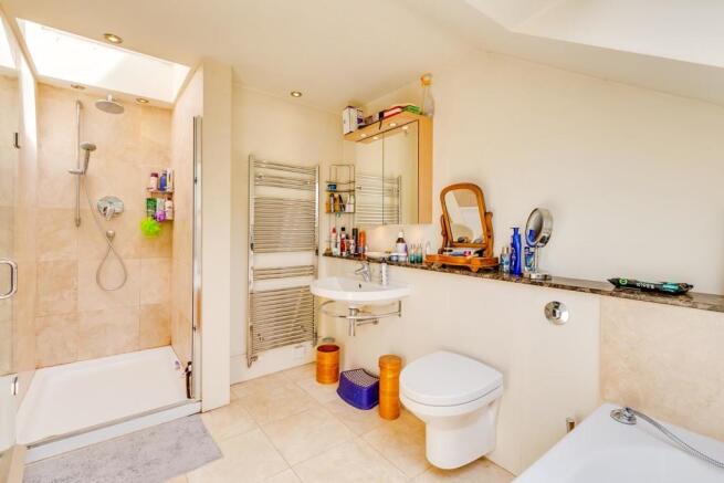 Master Bedroom En-Suite