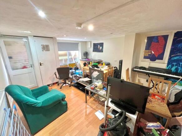 4 bed Terraced to rent Image 4