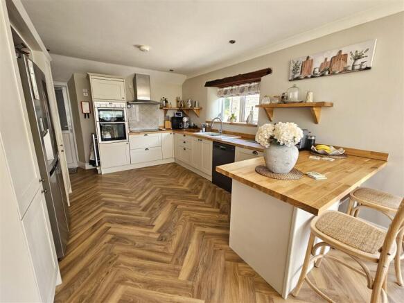 Kitchen Area.jpg