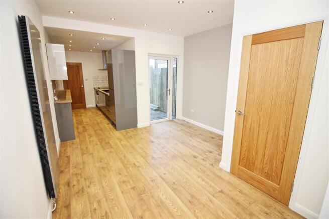 110 Moorbridge Lane - Lounge.jpg