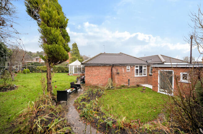 Matlock Crescent, Luton, Bedfordshire photo 4