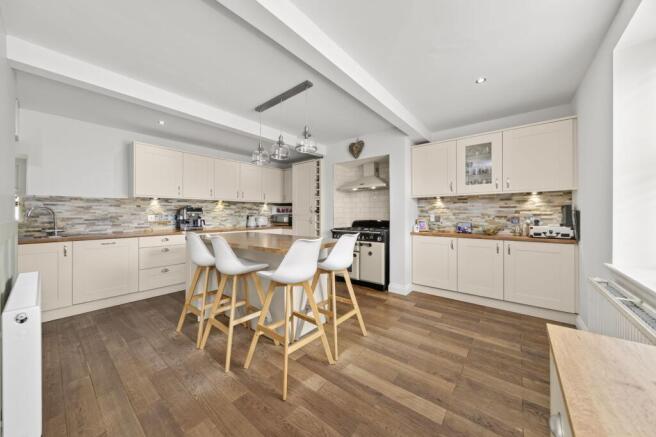 OPEN-PLAN DINING KITCHEN