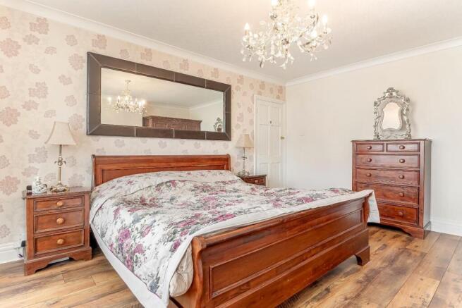 4 bed Detached for sale Image 11