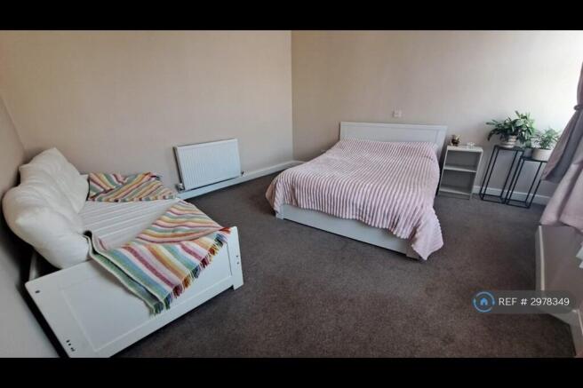 2 bed Flat to rent Image 12