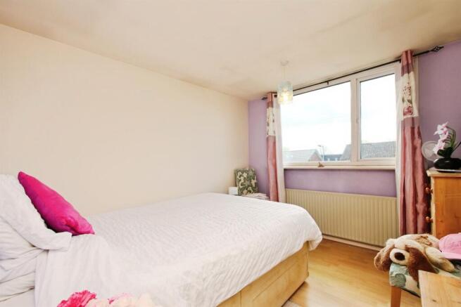 4 bed Semi-Detached Bungalow for sale Image 12