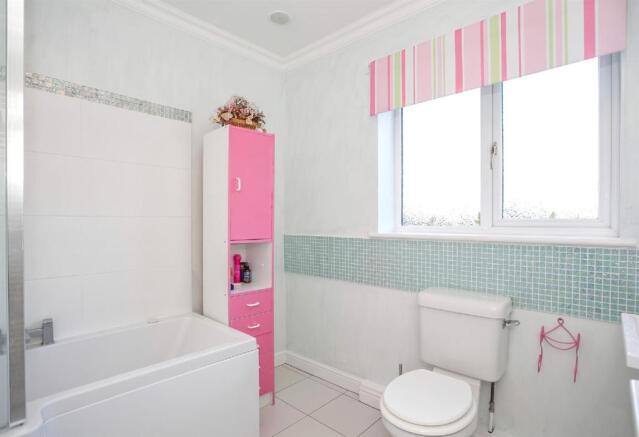 Bathroom 1.jpg