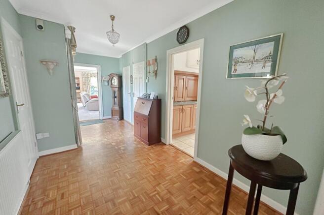 Carisbrooke Way, Highcliffe, Dorset. BH23 4RA photo 4