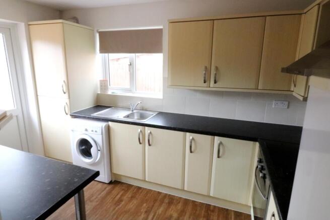 ADDITIONAL PHOTO OF KITCHEN