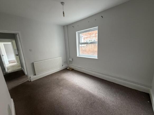 2 bed Apartment to rent Image 5