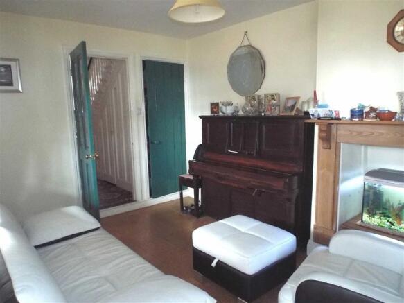 BREAKFAST ROOM: