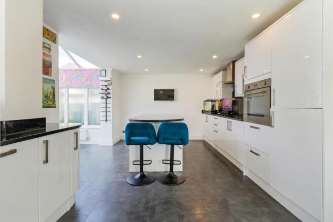 3 bed Semi-Detached for sale Image 7
