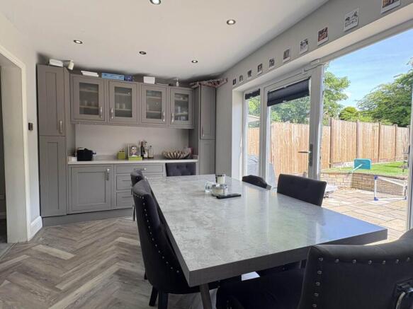 4 bed Semi-Detached for sale Image 8