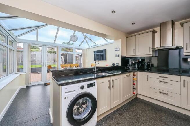 Valley Drive, Newthorpe, Nottingham photo 4