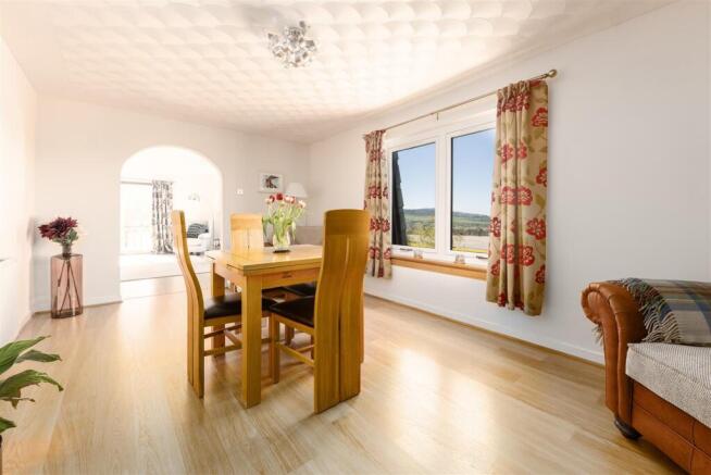 DINING ROOM .jpg
