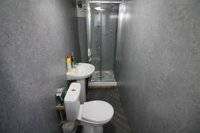 6 bed House to rent Image 8