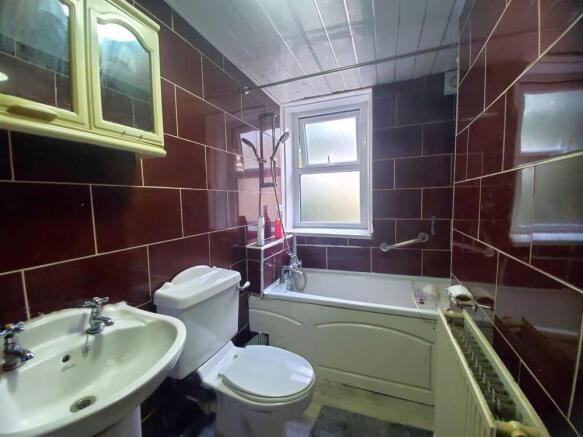 3 bed Terraced to rent Image 12