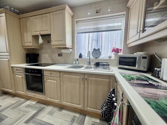 2 bed Semi-Detached Bungalow for sale Image 5