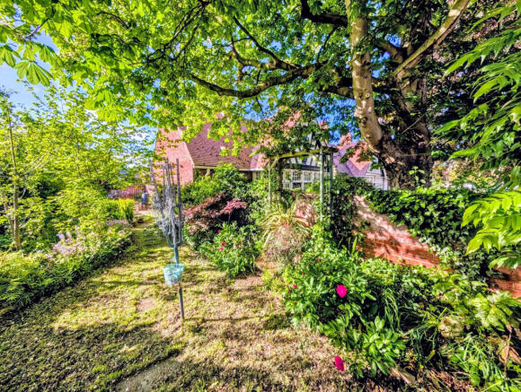 2 bed Semi-Detached for sale Image 9