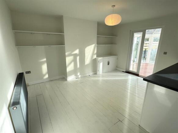 126 Henver Road Dining Area