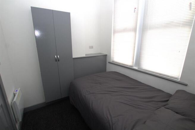 bedroom .jpg