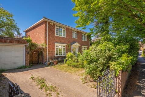 Broadlands Avenue, Shepperton, TW17