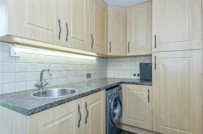 6 bed Detached for sale Image 10