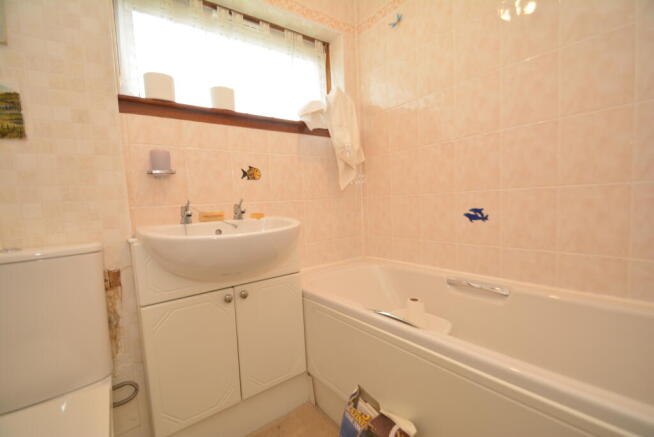 32 Alloway Gardens, Kirkintilloch, Glasgow, G66 2RJ photo 5