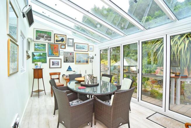 5 bed Detached for sale Image 6