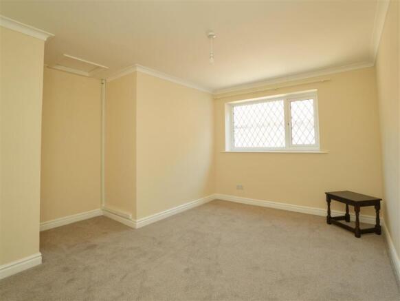 3 bed Detached Bungalow to rent Image 9