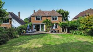 7, Park Chase, Godalming GU7 1TL