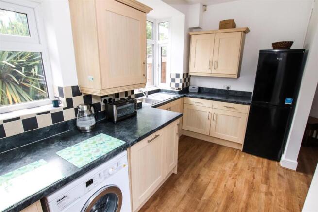FITTED KITCHEN