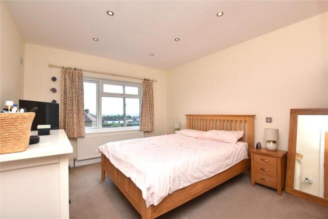 3 bed Semi-Detached for sale Image 5
