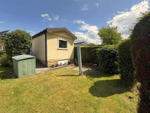 2 bed Park Home for sale Image 9