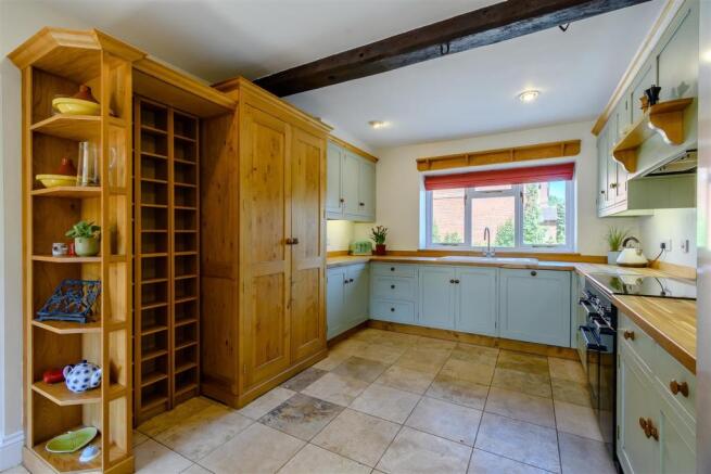 8417441-interior03.jpg